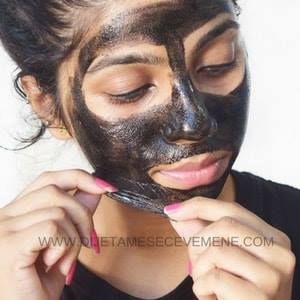 kako se nanosi crna maska na lice